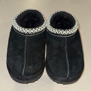 Uggs kid’s Black Suede Faux-Fur Lined Slip-On Slippers